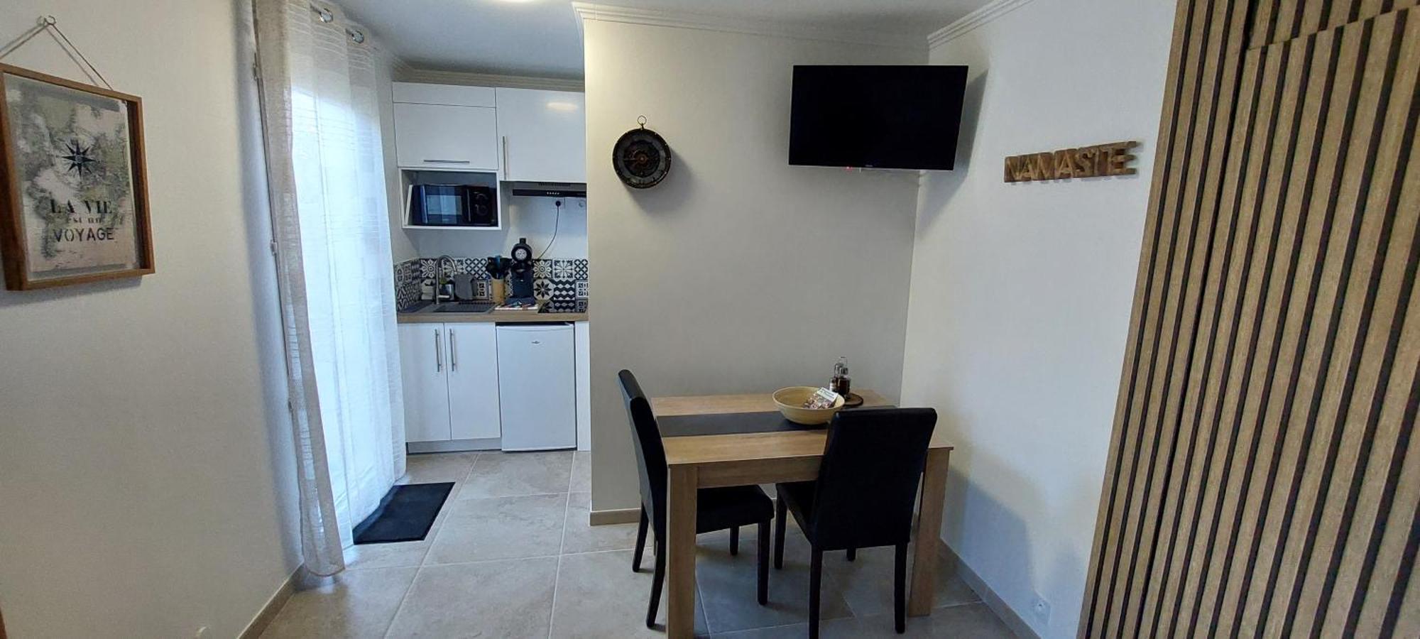Gite De L'Olivier, Classe, Climatise, Jardin Avec Parking Gratuit Devant Le Logement Et A 5 Minutes Du Centre-Ville A Pied Л'Иль-сюр-ла-Сорг Экстерьер фото